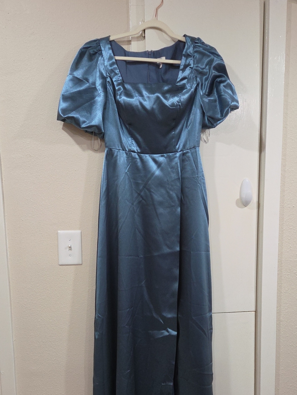 AW Brida5ll Satin Puff-Sleeve Maxi Dress in Teal Blue